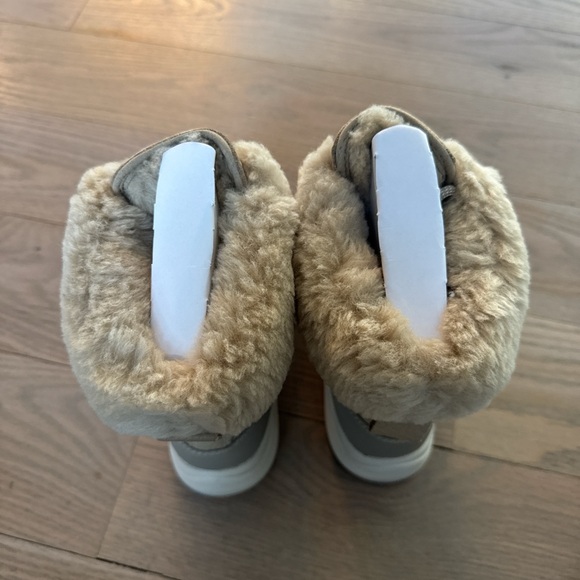 UGG Australia - Adirondack Snow Boots - Picture 3 of 7